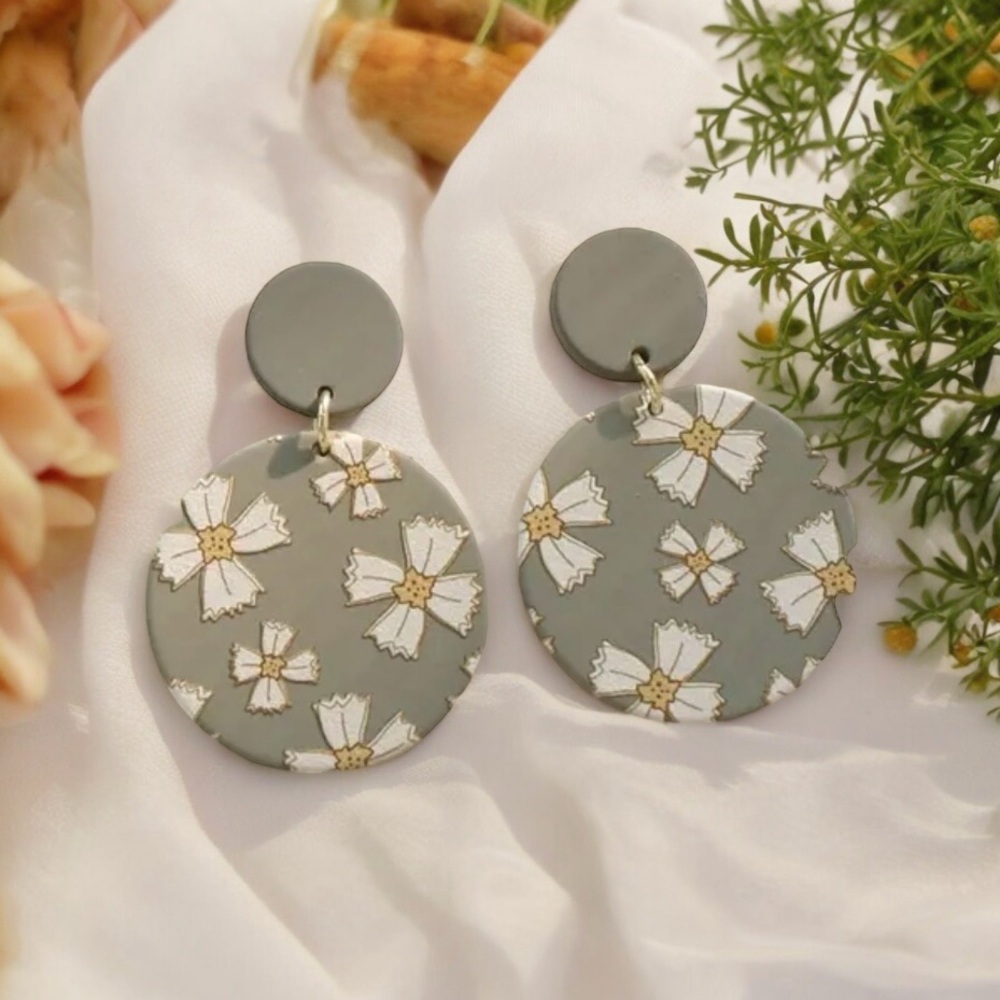 Adorable Elegant Classic Grey Round Shape White Flower‎ Dangle Acrylic Earrings